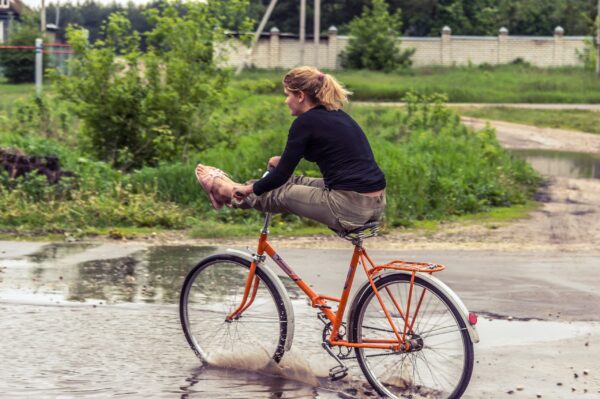 雨の日でも自転車通勤をする注意点と対策