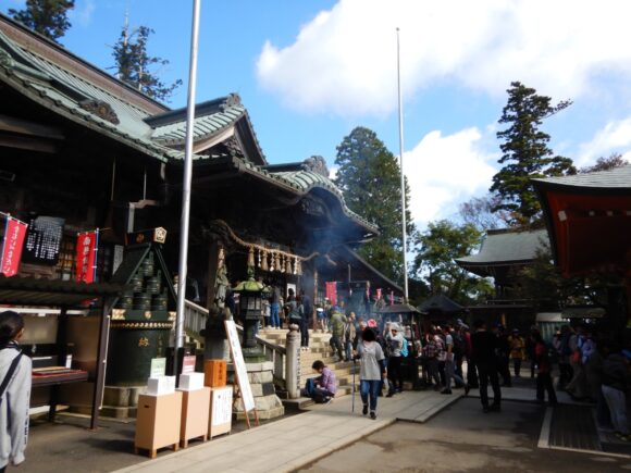 高尾山の早朝におすすめなコースや混雑はどう？駐車場はどうするかも解説！